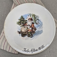 gammel-julemand-på-kælk-sæk-gaver-juletræ-hånden1915-jule-aften-tekst-antik-porcelæns-tallerken